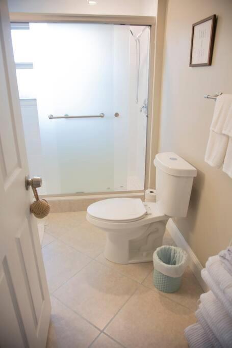 Two Bedroom Ranch With Private Deck Close To Beach 레이크워쓰 외부 사진