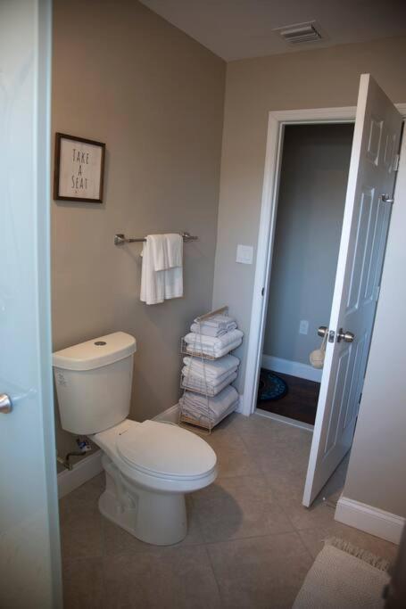 Two Bedroom Ranch With Private Deck Close To Beach 레이크워쓰 외부 사진