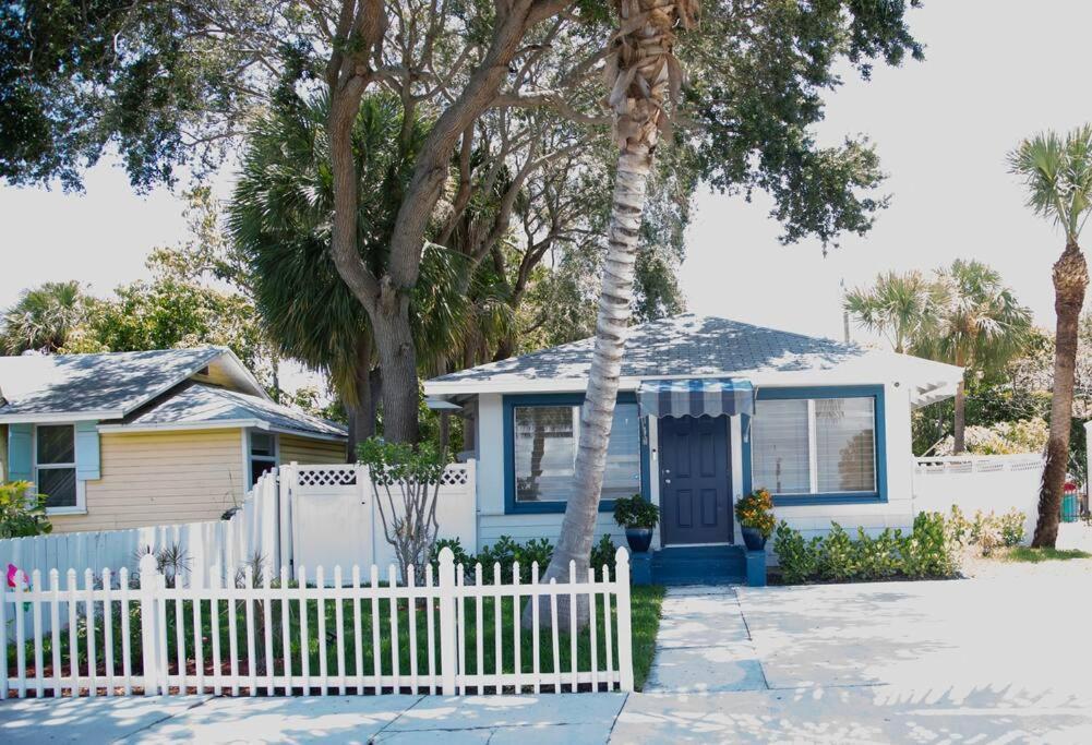 Two Bedroom Ranch With Private Deck Close To Beach 레이크워쓰 외부 사진