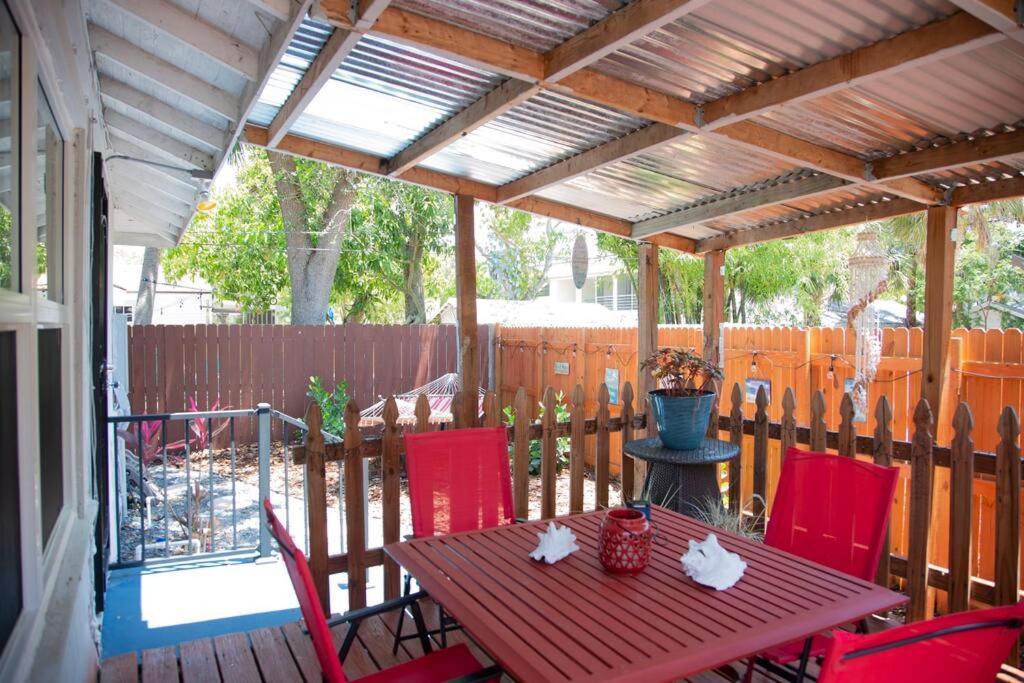 Two Bedroom Ranch With Private Deck Close To Beach 레이크워쓰 외부 사진