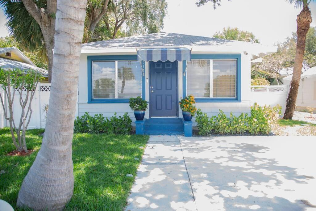 Two Bedroom Ranch With Private Deck Close To Beach 레이크워쓰 외부 사진