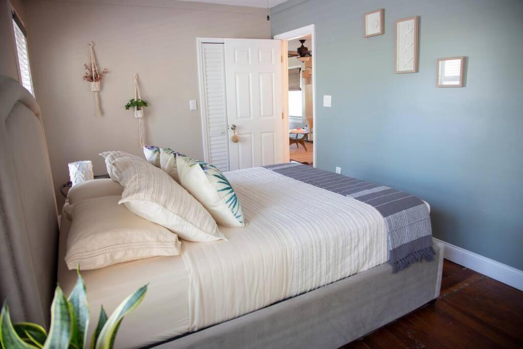 Two Bedroom Ranch With Private Deck Close To Beach 레이크워쓰 외부 사진