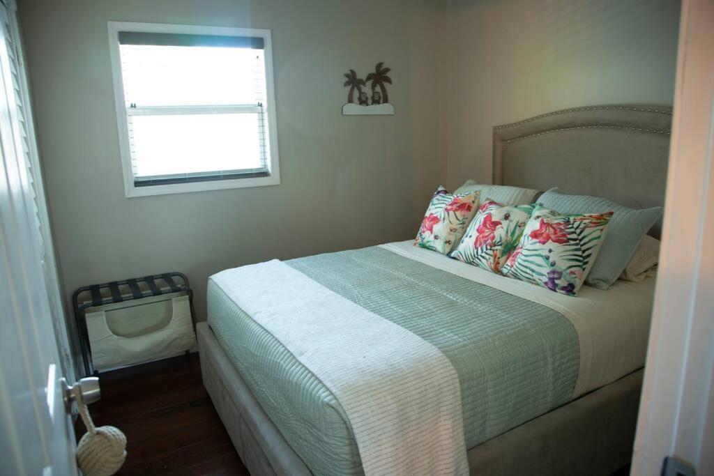 Two Bedroom Ranch With Private Deck Close To Beach 레이크워쓰 외부 사진
